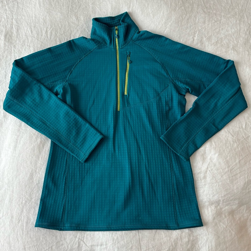 Patagonia waffle print pullover - women’s size medium - EUC